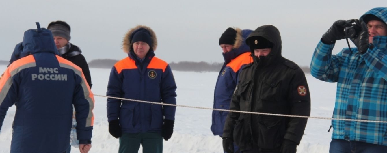 У Росії лавина накрила селище і поховала під собою двох людей