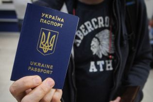 Скандальна екскурсія: вчителі покинули школяра на кордоні в Чопі та вирушили до Італії