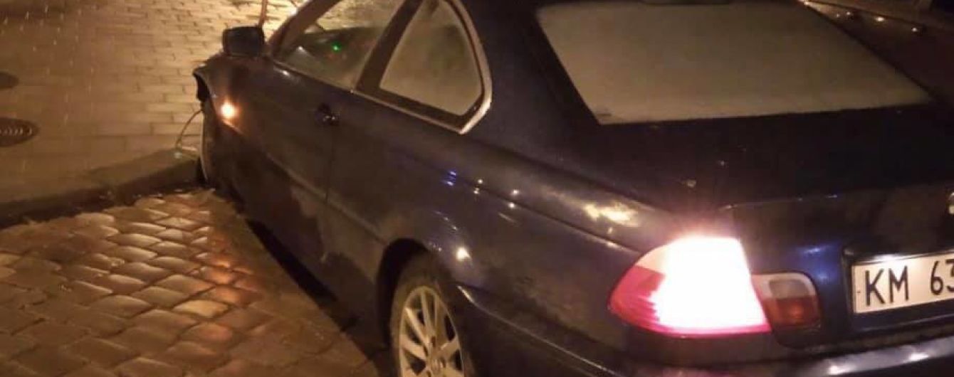 Смертельна ДТП на "євроблясі". Водій зніс зупинку, вбив дівчину і втік