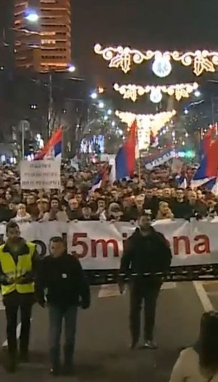 У Сербії продовжуються багатотисячні протести проти президента