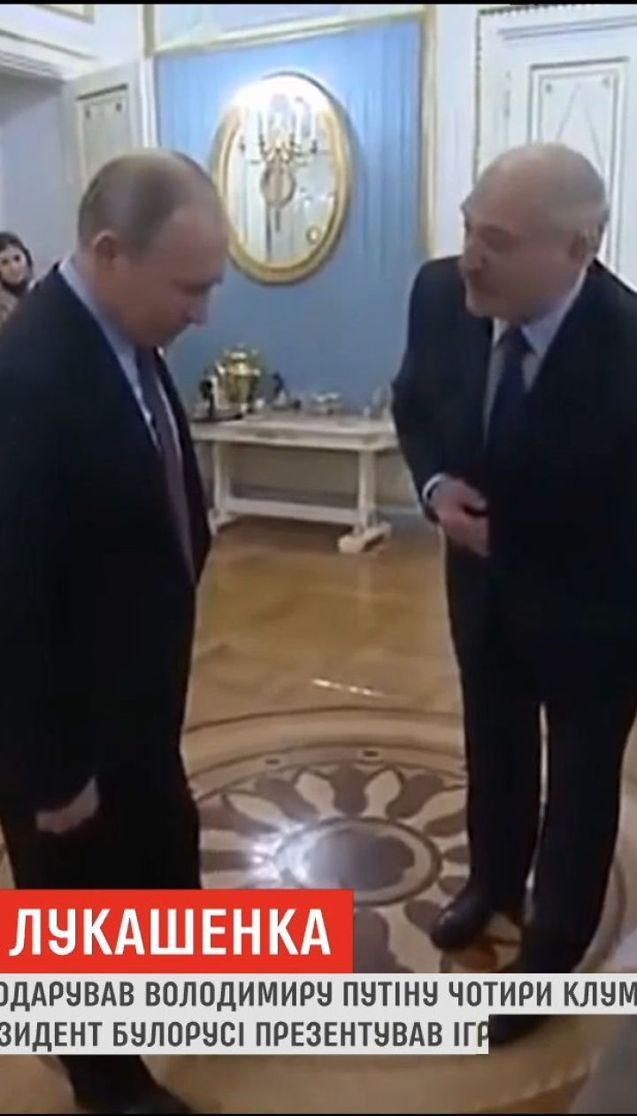 Лукашенко подарил Путину четыре мешка картошки различных сортов