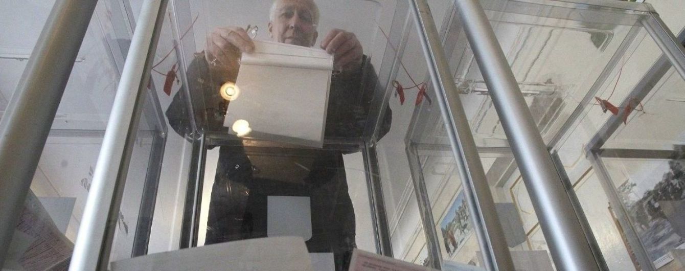 До миллионных залогов и рекорда по кандидатам. Как в Украине менялись "президентские цифры". Инфографика