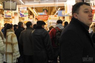 Огромные пробки и праздничный стол на 5 тысяч грн. Украину накрыл ажиотаж перед Новым годом