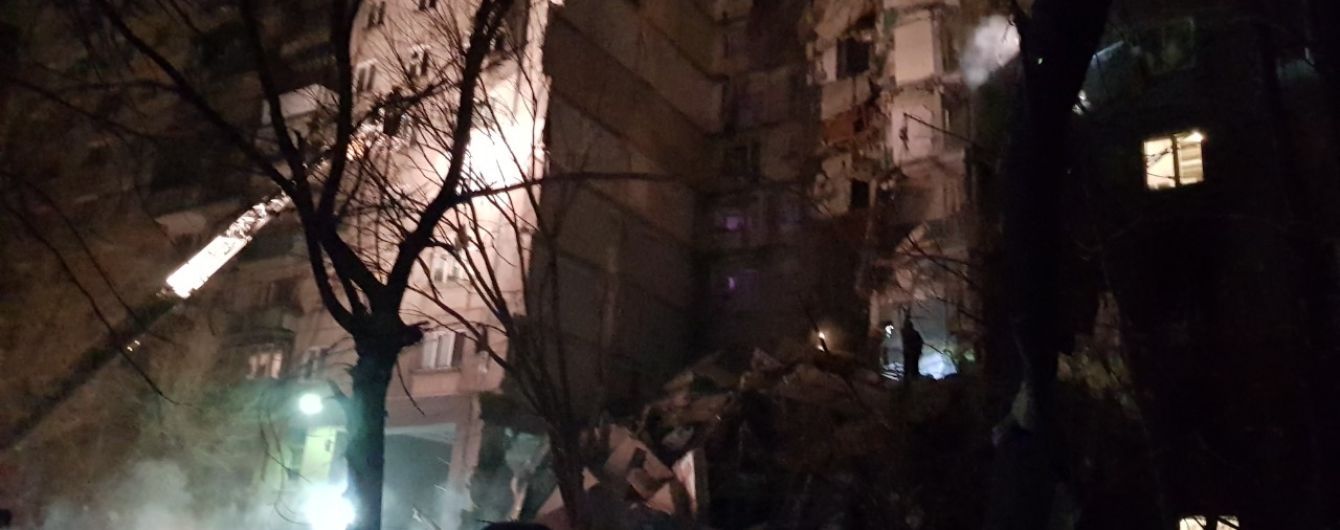 Рятувальники дістали двох загиблих з-під завалів будинку у Магнітогорську