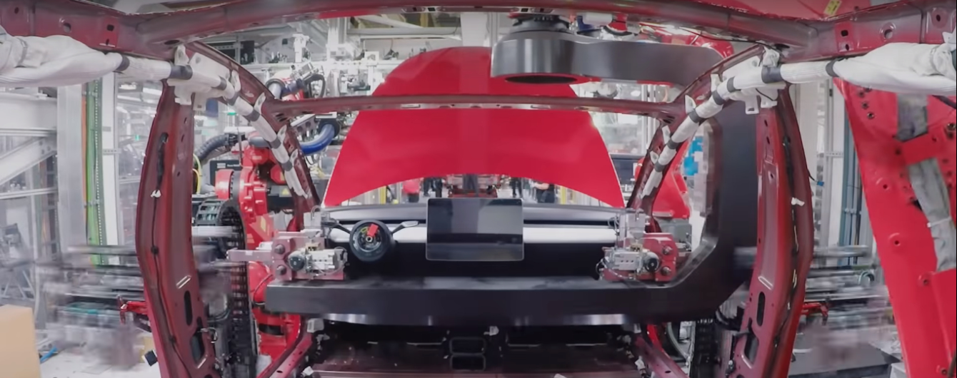 Процесс сборки Tesla Model 3 показали на видео