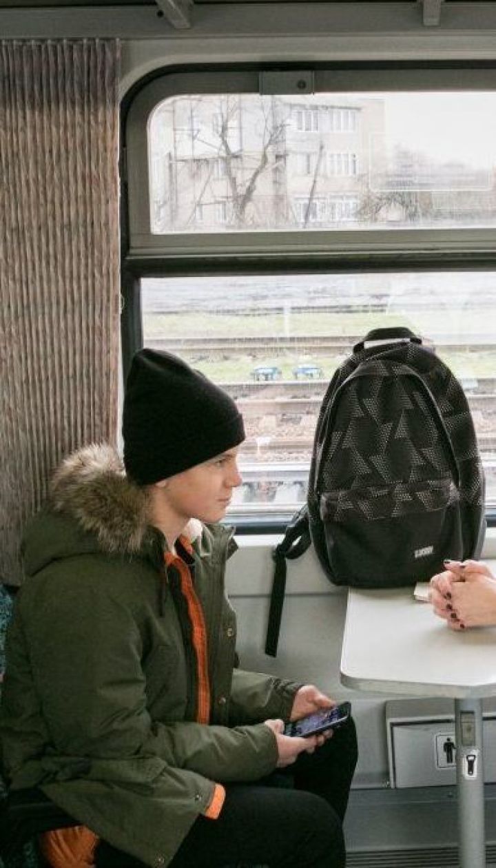 Вісім поїздів затримують через аварію на залізниці