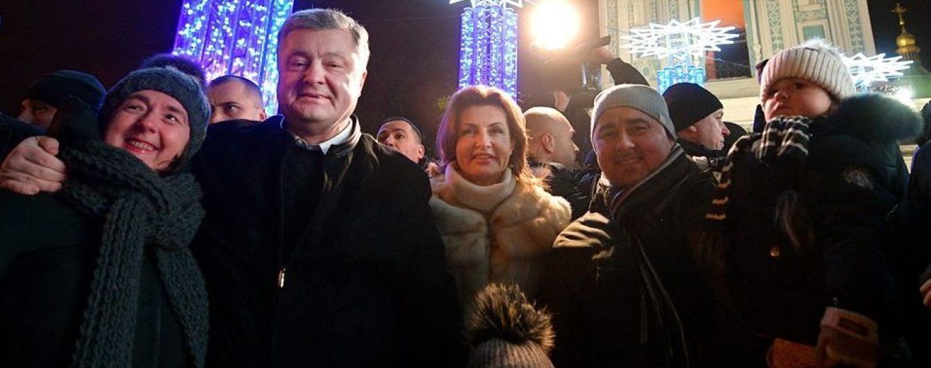 Порошенко приїхав на Софійську площу особисто привітати киян з Новим роком