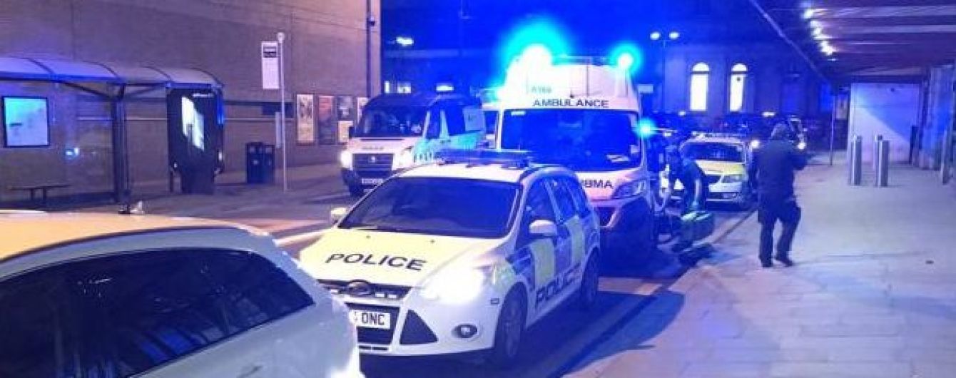 В Манчестере мужчина порезал ножом пассажиров и полицейского на станции метро