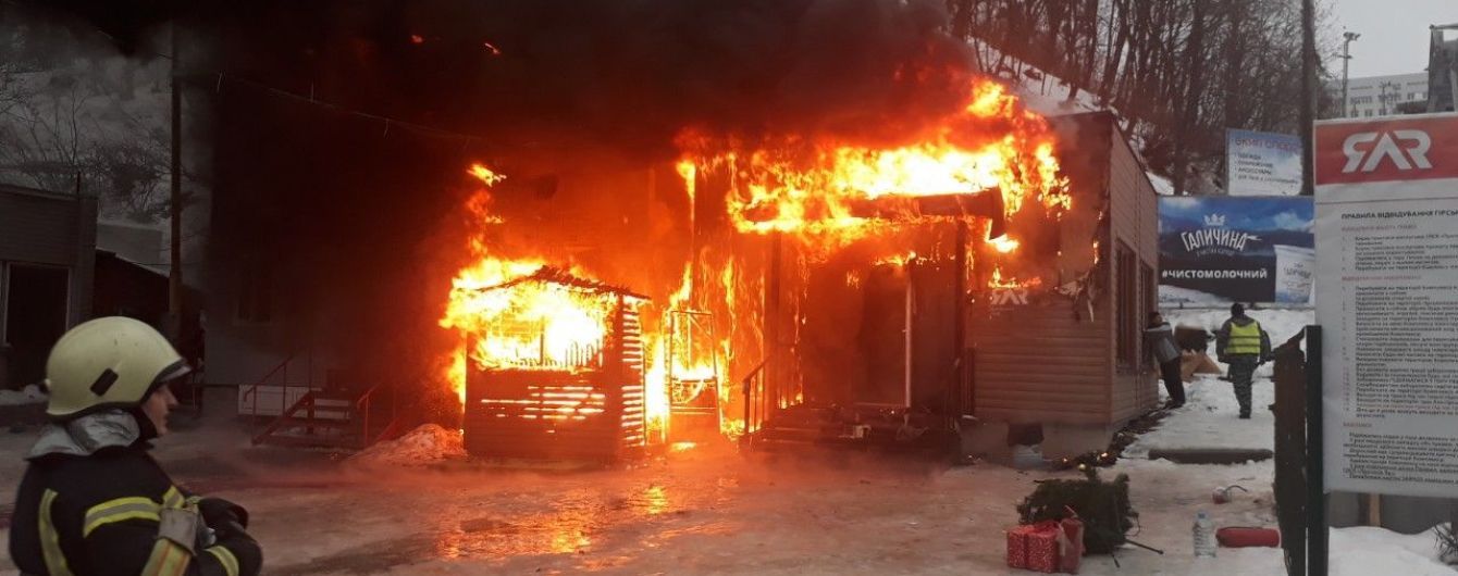 В Протасовом яру в Киеве сгорело помещение проката лыж
