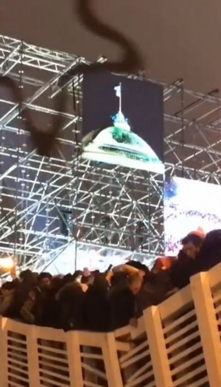 В Москве под гимн России обрушился мост с людьми