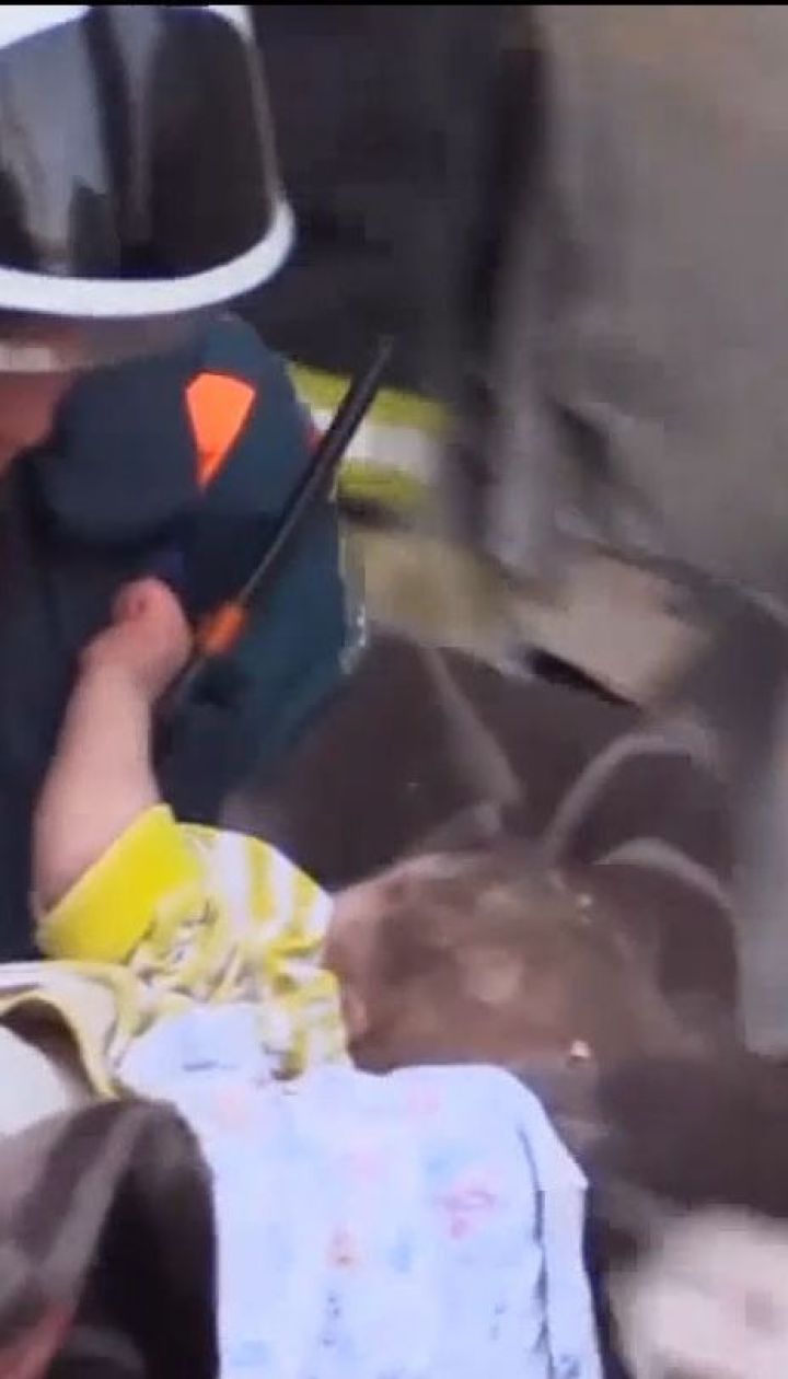   In Magnitogorsk, under the rubble of a house, found an 11-month-old infant 