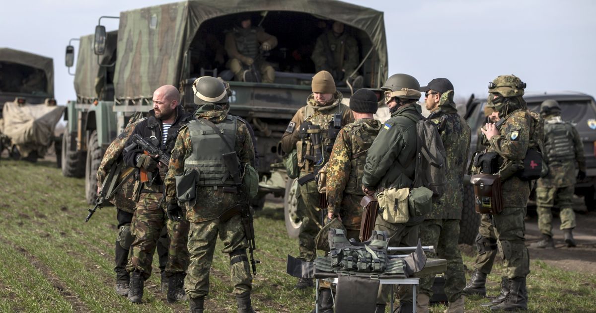 Под Волновахой военный грузовик вылетел с дороги и перевернулся, есть пострадавшие