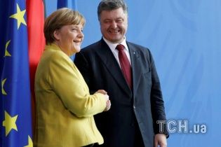 Порошенко з Меркель обговорили ситуацію на Донбасі та ініціювали зустріч міністрів "нормандської четвірки"