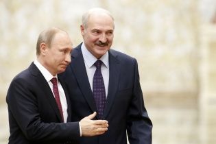 "Фейли" мінських переговорів: стілець і ручка Путіна та гавкаючий журналіст