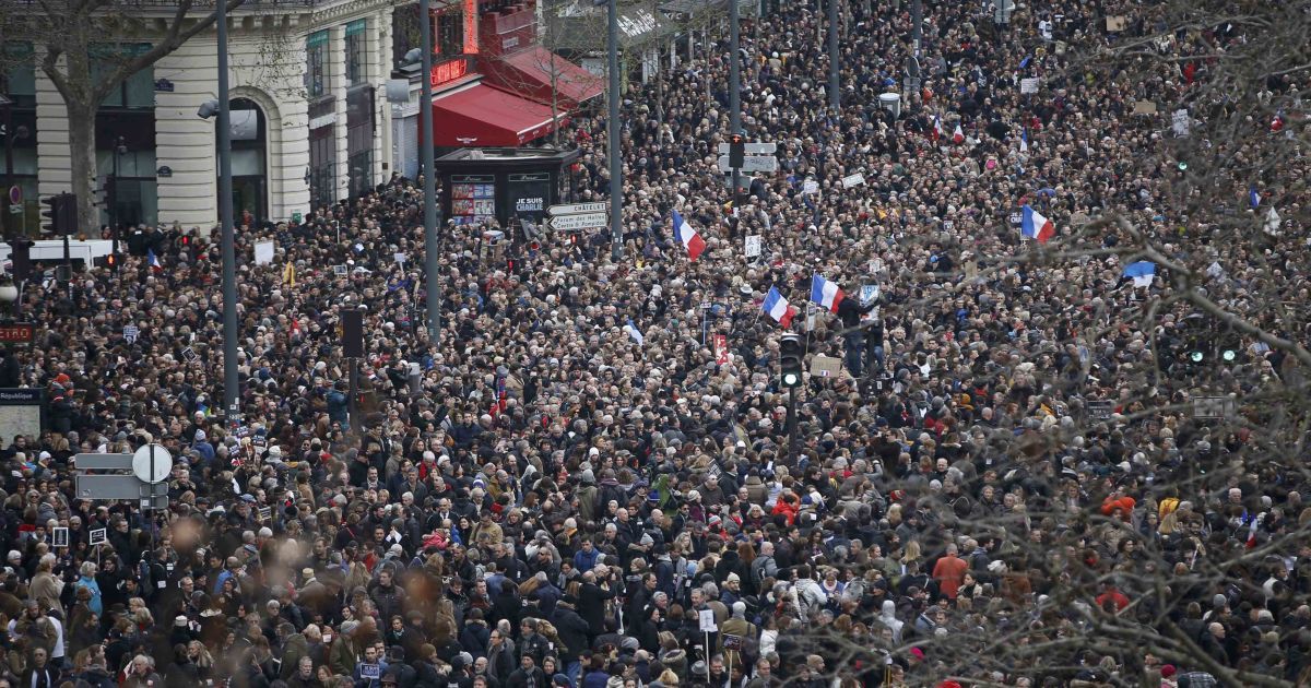 Люди во франции фото