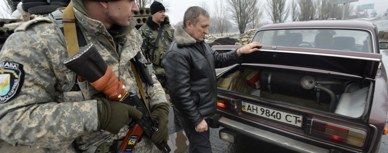 Мешканець Харцизька намагався перевезти значну суму грошей до "ДНР"