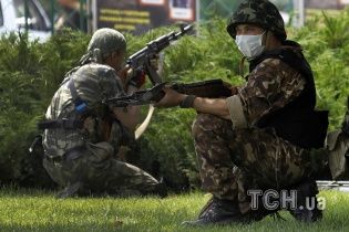 Из разбитого террористами гипермаркета в Донецке вывезли тела пятерых погибших