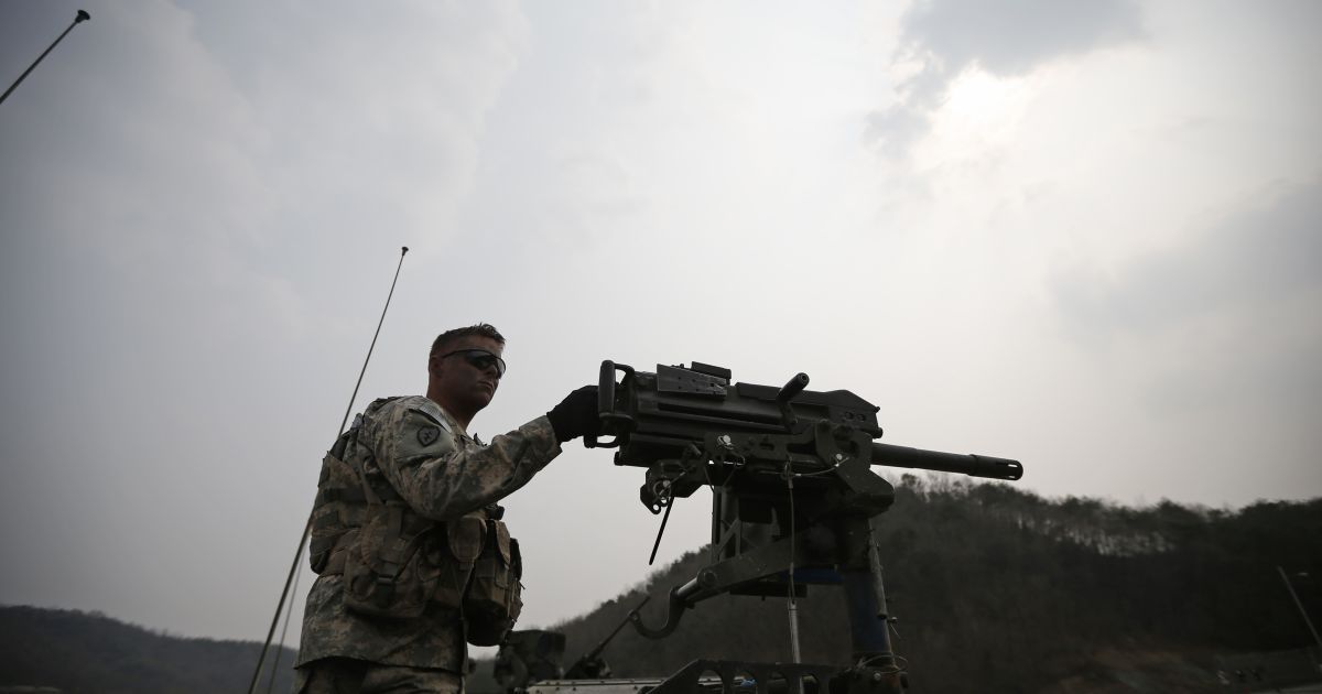 Министр обороны Семоняк рассказал, когда военные базы США появятся в Польше