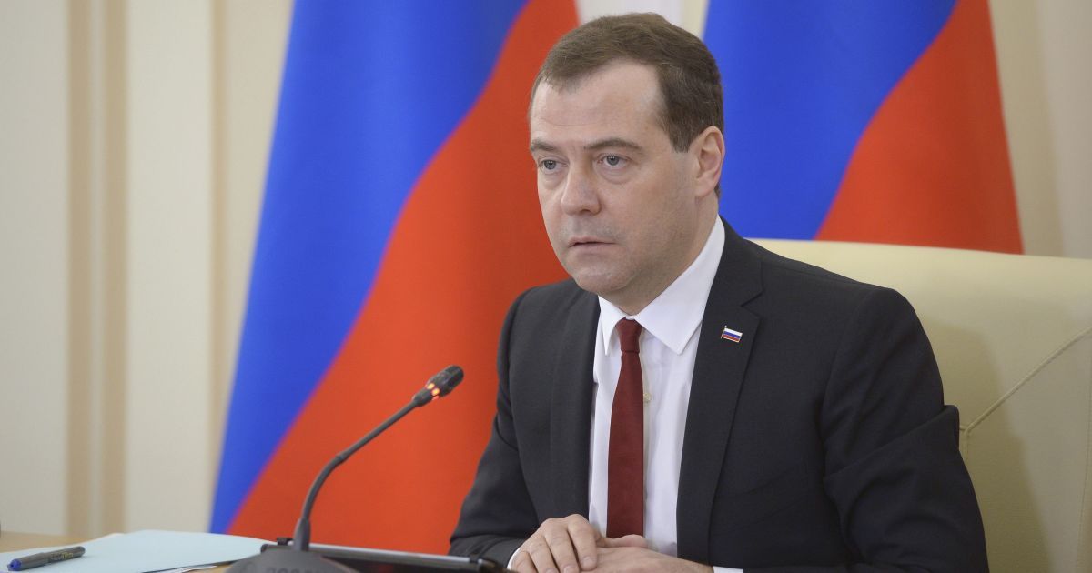 Медведєв заговорив про скасування російського ембарго на продукти з Європи
