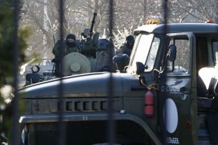 В Крыму российские солдаты захватили украинского капитана, а отца двоих детей убили на месте