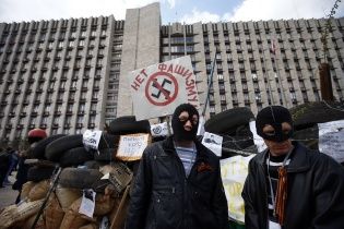 У Донецьку в офісі Червоного Хреста терористи взяли в заручники сімох чоловіків