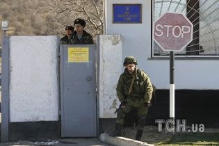 У Криму українські військові відмовилися здати зброю невідомим за $ 200 тисяч