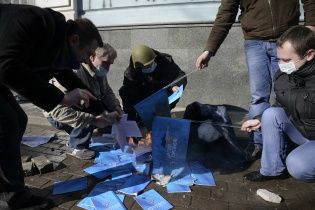 Царев уверяет, что во время штурма офиса ПР одного человека застрелили в голову