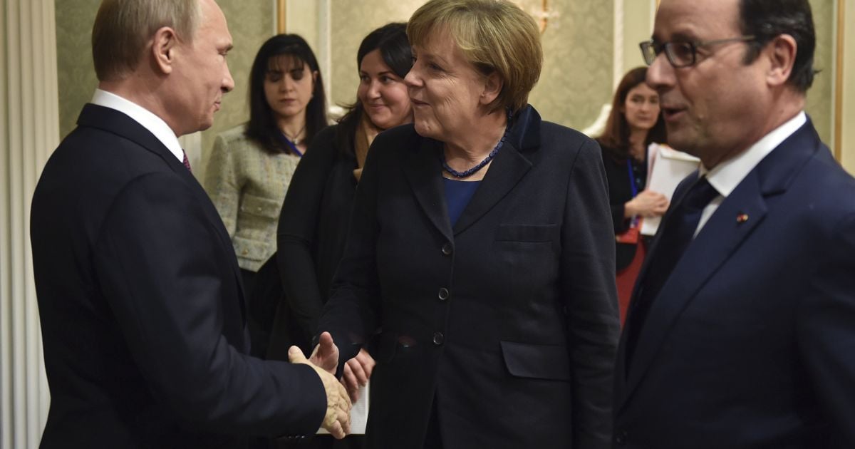 Путин пообещал Меркель и Олланду прекращение огня на Донбассе с 1 сентября