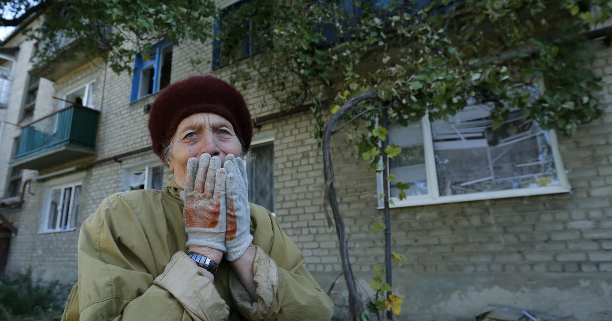 Боевики ночью обстреляли из артиллерии Красногоровку и ранили старушку