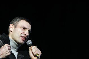 Кличко в Харькове "обстреляли" яйцами и петардами пророссийские активисты