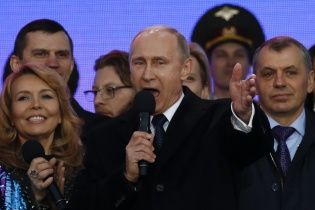 Путін у річницю окупації Криму заявив про бажання "допомагати" Україні