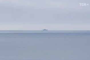 В окупованому Криму помітили ракетний фрегат РФ з гелікоптером, що прямує у бік Азовського моря - Reuters