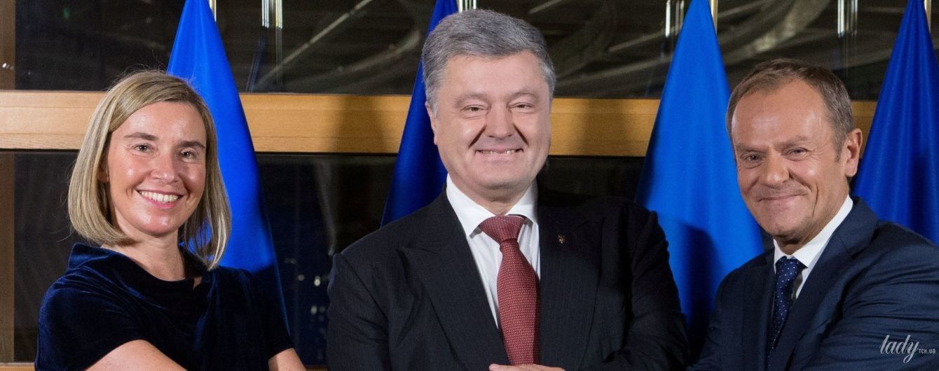 В оксамитовій сукні і з червоним манікюром: глава дипломатії ЄС Могеріні на зустрічі з Порошенком