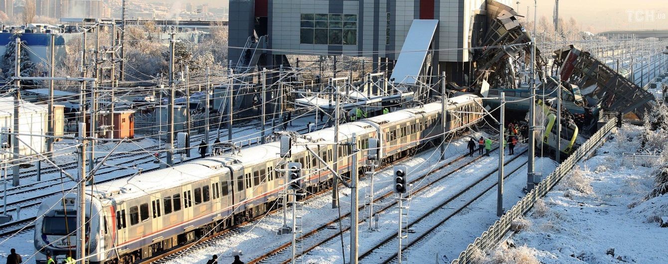 Количество погибших в результате аварии поезда в Турции выросло