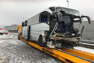 Жахлива аварія автобуса у Швейцарії: є загиблий та десятки поранених