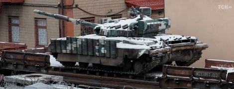 Reuters показало фото української техніки у порту Маріуполя