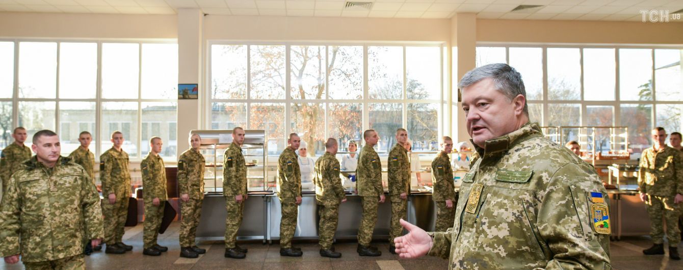 Военное положение не повлияет ни на одно гражданское лицо - Порошенко