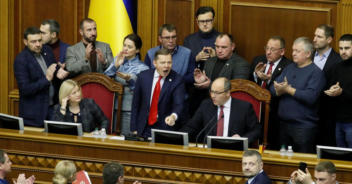 Рада поддержала введение военного положения. Хронология событий