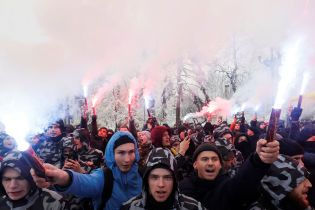 В Києві активісти прийшли під Адміністрацію президента з вимогами перед введенням воєнного стану