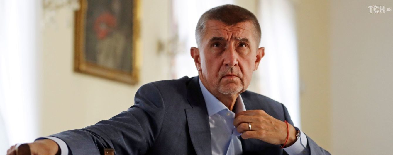 В Чехии будут обсуждать возможную отставку премьера из-за "крымского скандала" с его сыном