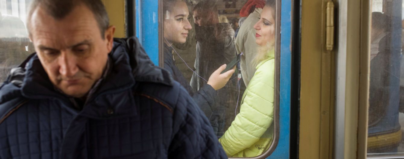 У Києві закривали станцію метро через повідомлення про замінування, вибухівку не знайшли