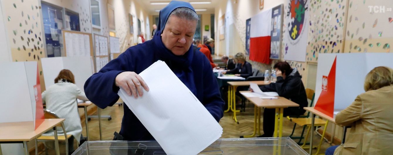 В Польше на местных выборах побеждает правящая партия, но мэром Варшавы станет проевропейский кандидат