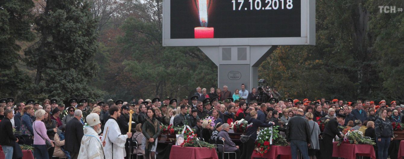 Хлопець вбитої в Керчі дівчини вистрибнув з вікна будинку - ЗМІ