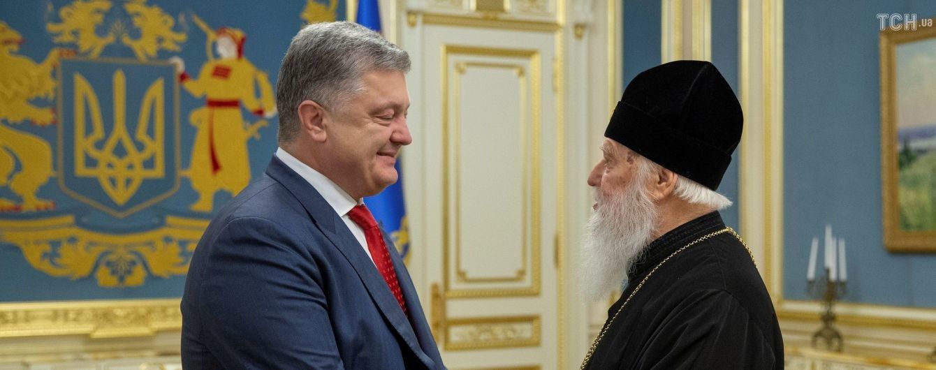 Порошенко закликав зібратися на Софіївському майдані і помолитися за автокефалію