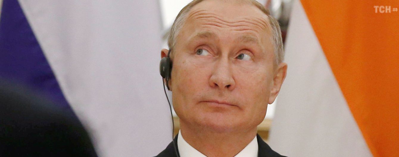 В РФ арестовали активистов, которые пожелали Путину на день рождения "долгих лет тюрьмы"