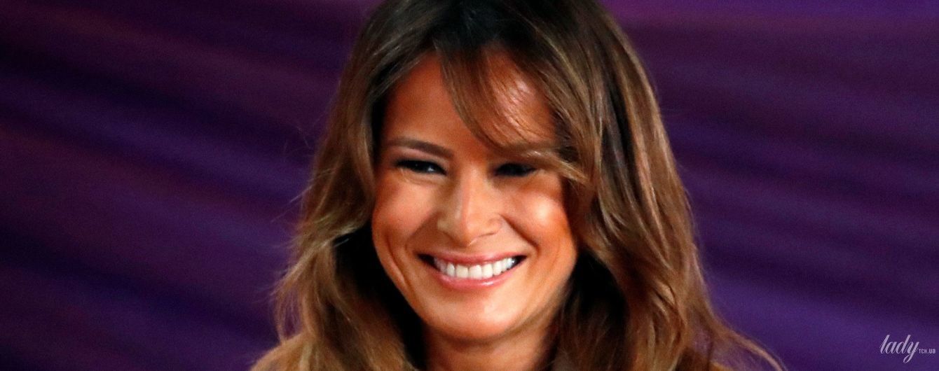 С улыбкой и в питоновых лоферах: Мелания Трамп на экскурсии в Африке