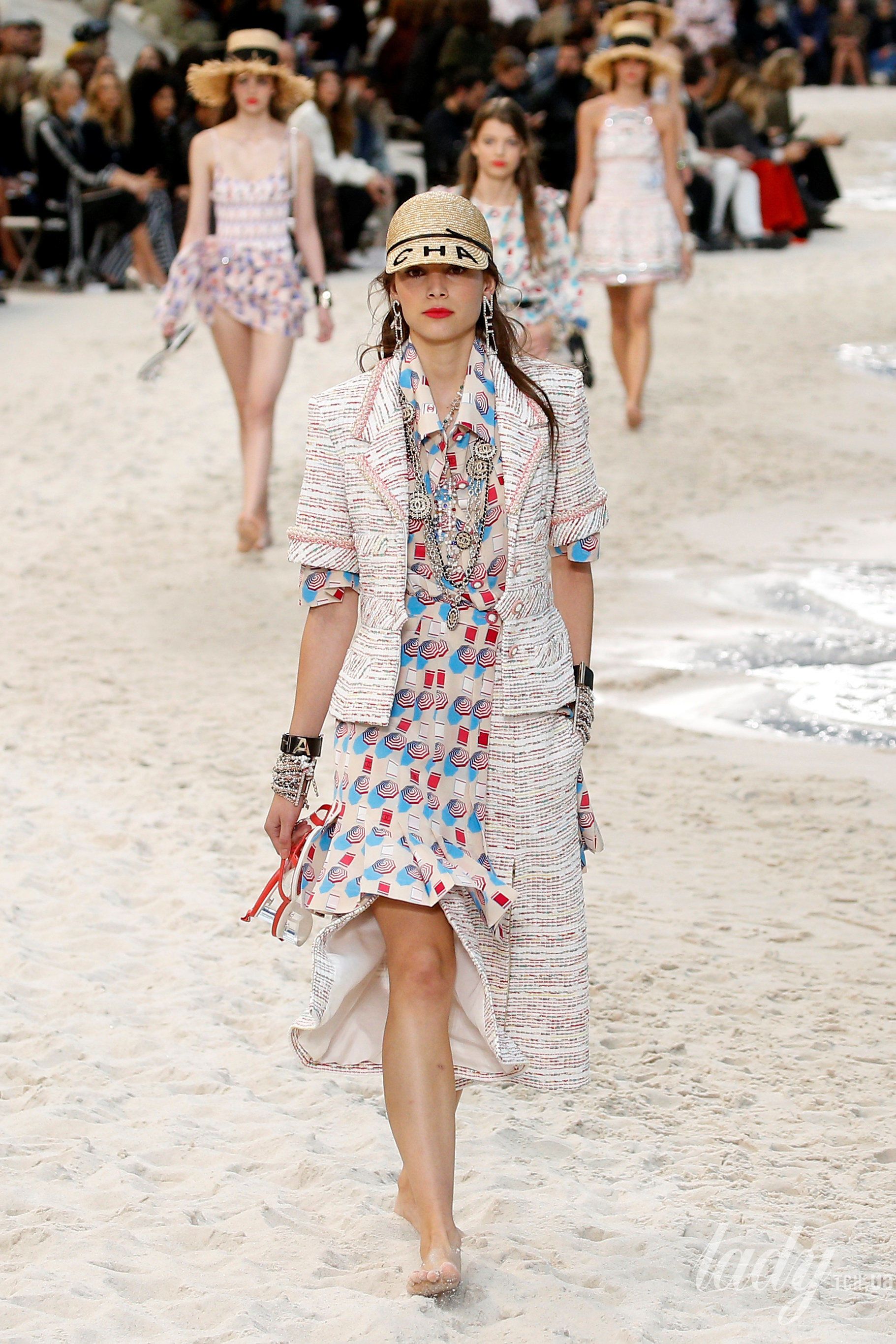 Коллекция Chanel прет-а-порте сезона весна-лето 2019_12