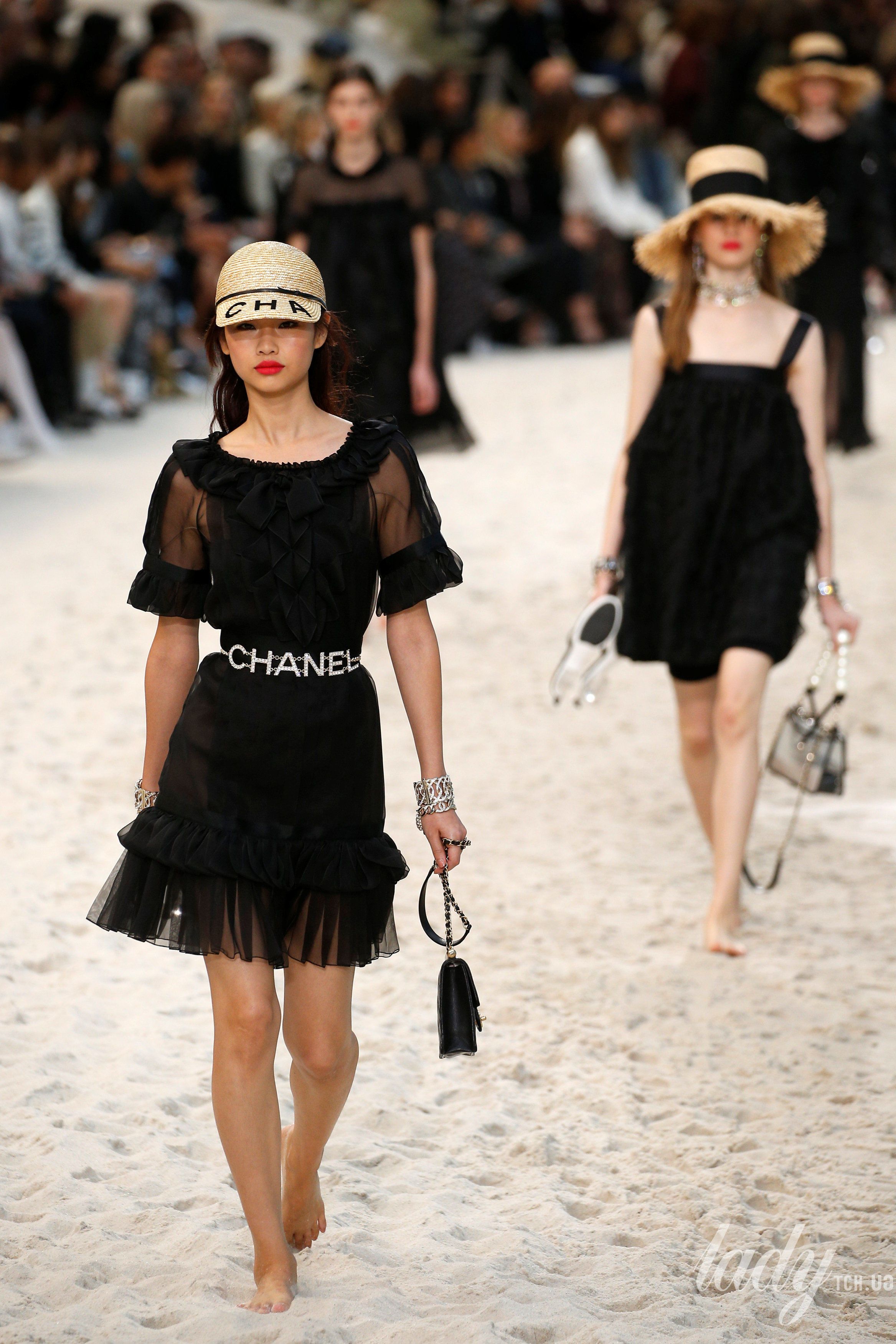 Коллекция Chanel прет-а-порте сезона весна-лето 2019_24