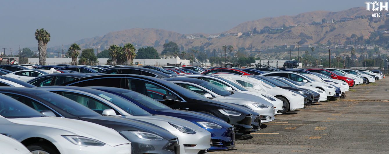 Tesla претендует на звание лидера продаж среди премиальных автомобилей