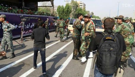 В результате стрельбы во время военного парада в Иране погибли 10 человек